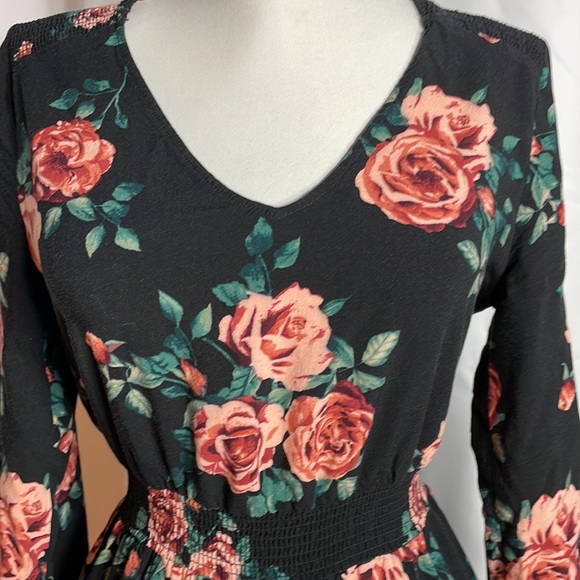 Black floral Forever 21 maxi dress - Picture 3 of 7